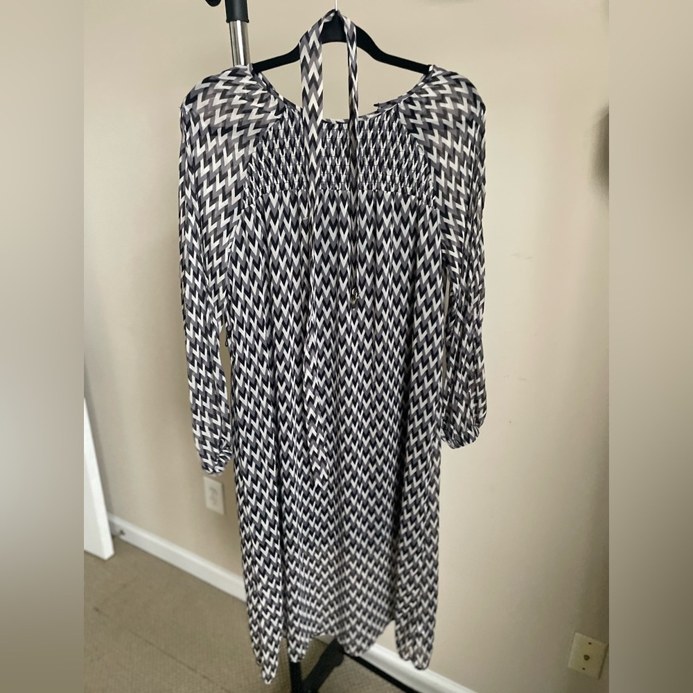Black white gray dress, below knee length. Like new, xs but fits sz 10.
